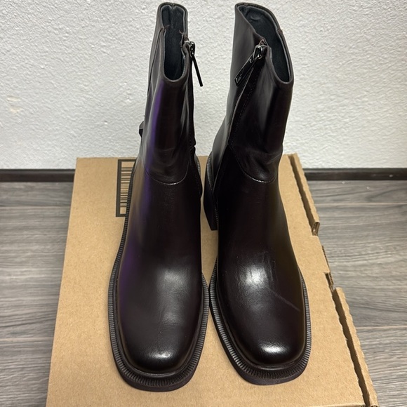 Franco Kyra Ankle Bootie - Picture 4 of 7